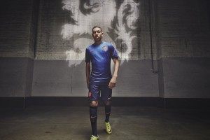 开云体育在线-利拉德比赛走势一手掌控，广东队逆转湖人，当平行宇宙在篮球场交汇