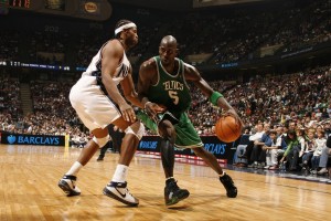 开云体育登录-保罗压力下完成爆发，猛龙压制新疆队，当逆境成为淬火的熔炉